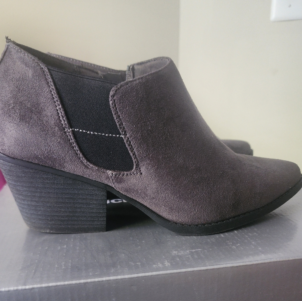 Lane Bryant Gray shoe booties like new size 8W.